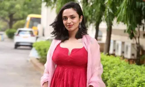 నాకు సినిమాలే వద్దు అనుకున్నా.. ఆయన బలవంతం వల్లే హీరోయిన్ అయ్యా: మాళవిక నాయర్