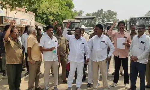 ఆర్టీసీ లో సమ్మె తప్పదు :   జేఏసీ నాయ‌కులు