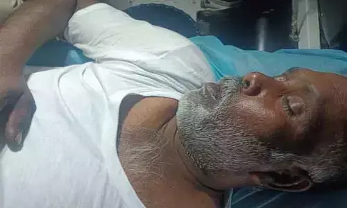 త‌ల్లి అనారోగ్యం, ఆర్థిక ఇబ్బందుల‌తో వ్య‌క్తి ఆత్మ‌హ‌త్య