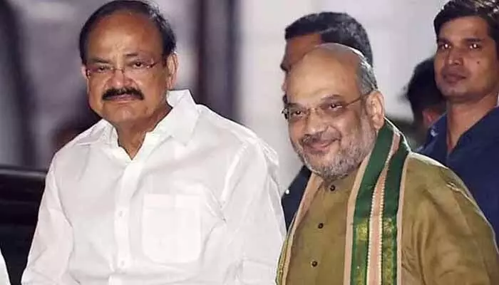 అమిత్ షాతో వెంకయ్యనాయుడు భేటీ.. అమరావతి బిల్లుపై చర్చ అమిత్ షాతో వెంకయ్యనాయుడు భేటీ.. అమరావతి బిల్లుపై చర్చ