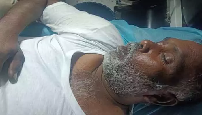 తల్లి అనారోగ్యం, ఆర్థిక ఇబ్బందులతో వ్యక్తి ఆత్మహత్య తల్లి అనారోగ్యం, ఆర్థిక ఇబ్బందులతో వ్యక్తి ఆత్మహత్య