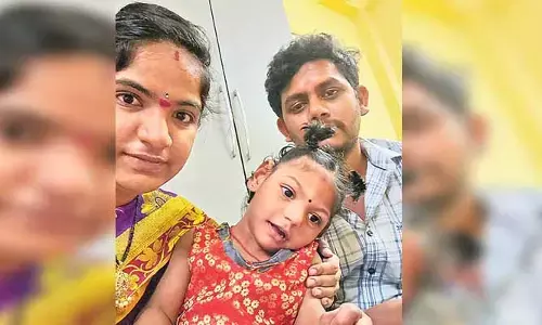 కూతురిని అలా చూడలేక కుటుంబం ఆత్మహత్యాయత్నం.. మరొకరు మృతి