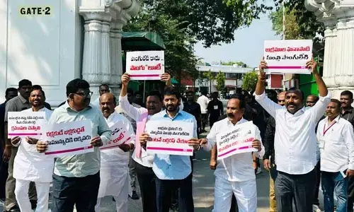 శాసనమండలిలో హైడ్రామా: బీఆర్ఎస్ ఎమ్మెల్సీలపై సస్పెన్షన్ వేటు