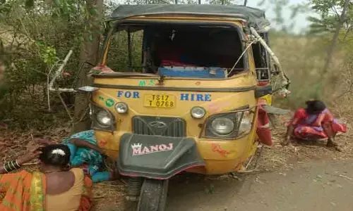 శుభ‌కార్యానికి వెళ్తుండ‌గా విషాదం.. ఇద్ద‌రు మృతి