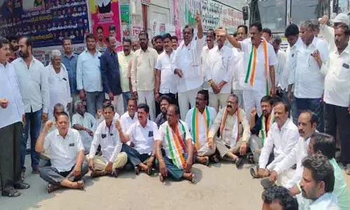 కౌశిక్ రెడ్డి దిష్టి బొమ్మ ద‌గ్దం..!