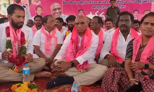 నిరుద్యోగుల స‌మ‌స్య‌ల‌ను ప్ర‌భుత్వం ప‌రిష్క‌రించాలి : ఆర్. ఎస్. ప్ర‌వీణ్ కుమార్