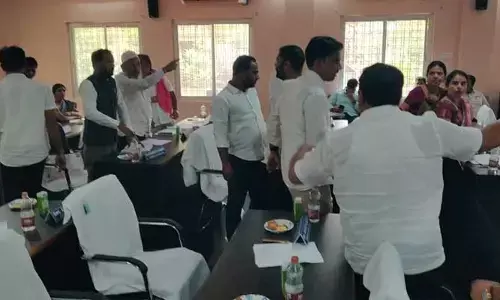 బడ్జెట్ సమావేశంలో గందరగోళం