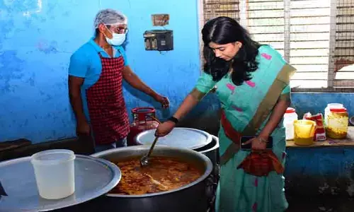 మెనూ కచ్చితంగా పాటించాలి :  కలెక్టర్ గరిమ అగ్రవాల్