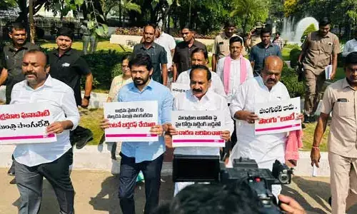 రాఘవ కన్‌స్ట్రక్షన్స్ అక్రమాలపై హౌస్ కమిటీ వేయాలి.. గన్‌పార్క్ వద్ద బీఆర్ఎస్ ఎమ్మెల్సీల నిరసన