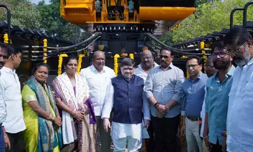 హుస్సేన్ సాగర్ క్లీనింగ్‌లో అంబిఫిబియస్ ఎక్స్‌క‌వేటర్ కీలక పాత్ర : మంత్రి పొన్నం