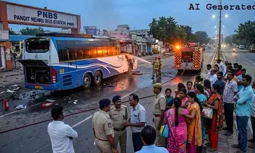 బస్టాండ్ ఎదురుగా ప్రైవేట్ బస్సులో చెలరేగిన మంటలు.. బస్సులో 35 మంది?
