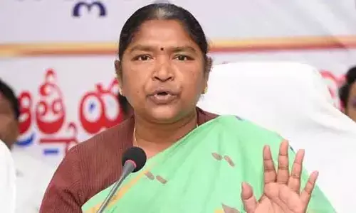 మహిళా రిజర్వేషన్లపై బీజేపీ కపట నాటకం: మంత్రి సీతక్క