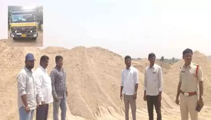 రెచ్చిపోతున్న ఇసుక మాఫియా.. కోట్లకు పడగలెత్తుతున్న బకాసురులు రెచ్చిపోతున్న ఇసుక మాఫియా.. కోట్లకు పడగలెత్తుతున్న బకాసురులు