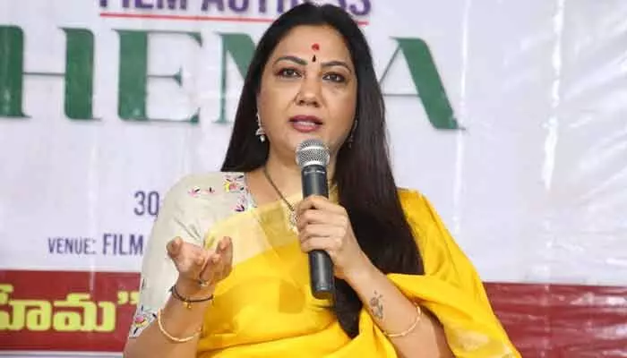 వ్యక్తిగత జీవితం చిన్నాభిన్నం అయింది.. ఆ సమయంలో చచ్చిపోవాలనిపించింది.. హేమ ఎమోషనల్ కామెంట్స్ వ్యక్తిగత జీవితం చిన్నాభిన్నం అయింది.. ఆ సమయంలో చచ్చిపోవాలనిపించింది.. హేమ ఎమోషనల్ కామెంట్స్