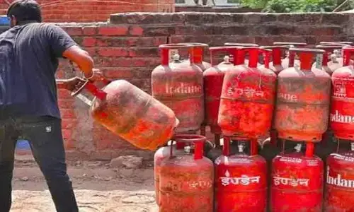 LPG Gas Price(April 1) : తెలుగు రాష్ట్రాల్లో గ్యాస్ ధరలు