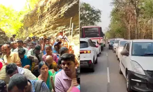 సలేశ్వరం యాత్రకు పోటెత్తిన భక్తులు.. కిలోమీటర్ల మేర నిలిచిన వాహనాలు