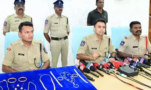 అత్యాశతో దొంగగా మారిన పనిమనిషి..