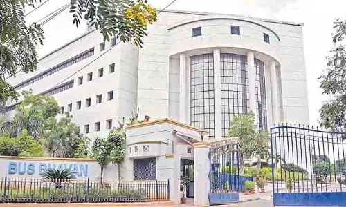 బస్ భవన్‌లో ‘ఏ’ బ్లాక్ స్వాధీనం.. తాళాలు పగలగొట్టిన ఐటీ, జీఎస్టీ అధికారులు