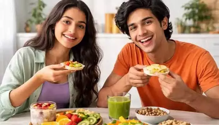 మైండ్లెస్ మంచింగ్ వద్దు.. మైండ్ఫుల్నెస్ ముద్దు.. జెన్ Z స్నాకింగ్ ట్రెండ్! మైండ్లెస్ మంచింగ్ వద్దు.. మైండ్ఫుల్నెస్ ముద్దు.. జెన్ Z స్నాకింగ్ ట్రెండ్!