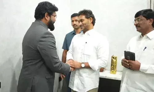 Good Friday: వైయస్ జగన్‌కు క్రైస్తవ మత పెద్దల ఆశీర్వచనం