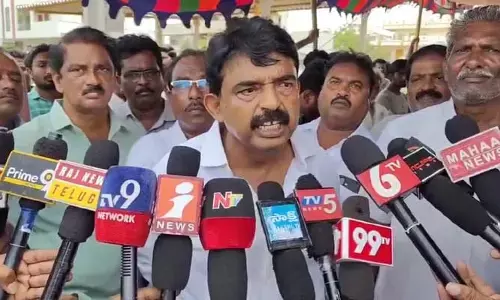 కేసీఆర్ కాళ్లు పట్టుకునైనా సరే మీ అంతు చూస్తా: మాజీ మంత్రి కీలక వ్యాఖ్యలు