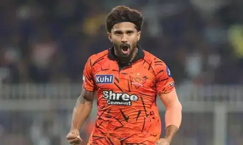 కోల్‌కతా చిత్తు.. బోణీ కొట్టిన హైదరాబాద్