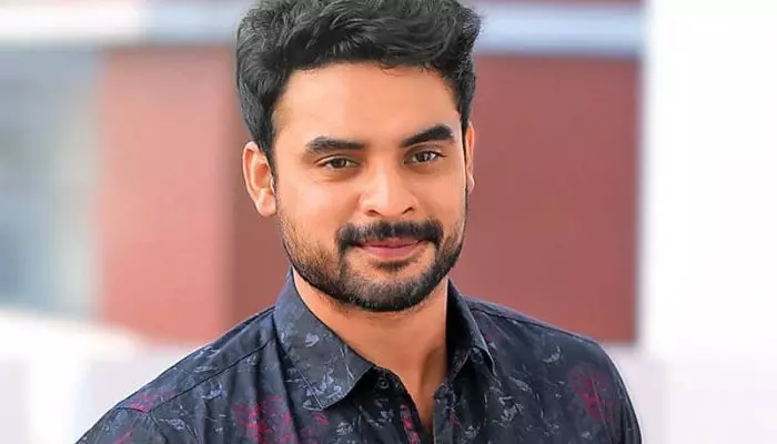 టోవినో థామస్: నన్ను తప్పుగా అర్థం చేసుకున్నారు.. ‘డ్రాగన్’పై మరోసారి ఆసక్తికర వ్యాఖ్యలు టోవినో థామస్: నన్ను తప్పుగా అర్థం చేసుకున్నారు.. ‘డ్రాగన్’పై మరోసారి ఆసక్తికర వ్యాఖ్యలు