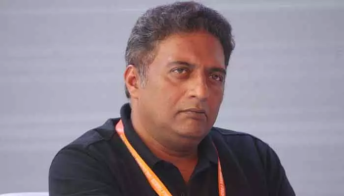 ఒంటినిండా ద్వేషాన్ని నింపుకున్న రాక్షసులకు ఇదేం అర్థమవుతుంది.. ప్రకాష్ రాజ్ ఫైర్ ఒంటినిండా ద్వేషాన్ని నింపుకున్న రాక్షసులకు ఇదేం అర్థమవుతుంది.. ప్రకాష్ రాజ్ ఫైర్