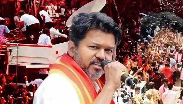 కరూర్ విషాదం మర్చిపోకముందే.. దళపతి విజయ్ ర్యాలీలో మరోసారి గందరగోళం! కరూర్ విషాదం మర్చిపోకముందే.. దళపతి విజయ్ ర్యాలీలో మరోసారి గందరగోళం!