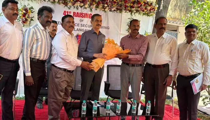 ‘జీరో ఎర్రర్’తోనే భద్రత సాధ్యం.. తెలంగాణ ఇంటెలిజెన్స్ సెక్యూరిటీ వింగ్కు 41 ఏళ్లు ‘జీరో ఎర్రర్’తోనే భద్రత సాధ్యం.. తెలంగాణ ఇంటెలిజెన్స్ సెక్యూరిటీ వింగ్కు 41 ఏళ్లు