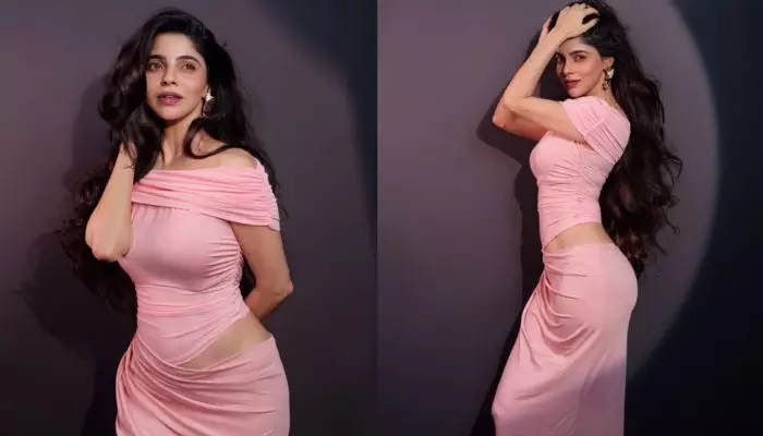 Divya bharathi: బిగుతైన డ్రెస్సులో హాట్ యాంగిల్స్తో మెస్మరైజ్ చేసిన దివ్య భారతి Divya bharathi: బిగుతైన డ్రెస్సులో హాట్ యాంగిల్స్తో మెస్మరైజ్ చేసిన దివ్య భారతి
