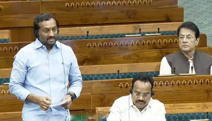 కొత్త విమానాశ్రయాలకు వెంటనే భూసేకరణ జరపాలి : ఎంపీ రఘునందన్ రావు కొత్త విమానాశ్రయాలకు వెంటనే భూసేకరణ జరపాలి : ఎంపీ రఘునందన్ రావు