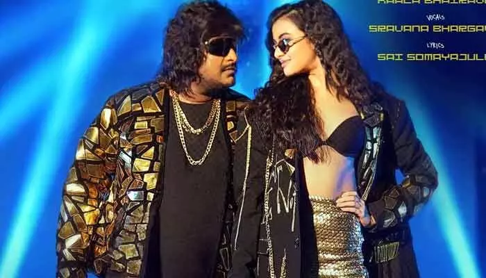 ‘జెట్లీ’ నుంచి ప్రమోషనల్ సాంగ్ రిలీజ్.. స్టెప్పులు ఇరగదీసిన సత్య ‘జెట్లీ’ నుంచి ప్రమోషనల్ సాంగ్ రిలీజ్.. స్టెప్పులు ఇరగదీసిన సత్య