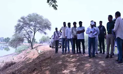 అభివృద్ధి పనులు సకాలంలో నాణ్యతతో పూర్తి చేయాలి : క‌లెక్ట‌ర్ కోయ శ్రీ హ‌ర్ష