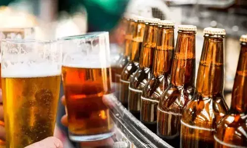 లిక్కర్.. లీకేజీ! బార్ల మాటున అక్రమ దందా!