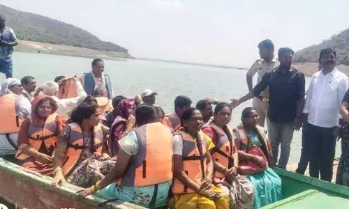 సంగ‌మేశ్వ‌రం ఆల‌యం వెళ్లే టూరిస్ట్ లు త‌ప్ప‌కుండా లైఫ్ జాకెట్లు ధ‌రించాలి