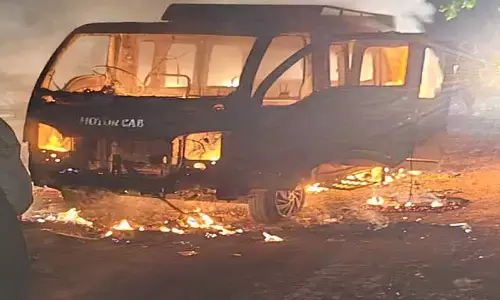 అగ్నికి ఆహుతి అయిన ఆటో