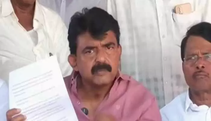 పోలీసులు ఏకవచనంతో దూషించలేదా? : మరోసారి పేర్నినాని ఫైర్ పోలీసులు ఏకవచనంతో దూషించలేదా? : మరోసారి పేర్నినాని ఫైర్