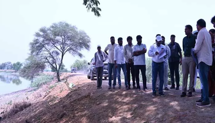 అభివృద్ధి పనులు సకాలంలో నాణ్యతతో పూర్తి చేయాలి : కలెక్టర్ కోయ శ్రీ హర్ష అభివృద్ధి పనులు సకాలంలో నాణ్యతతో పూర్తి చేయాలి : కలెక్టర్ కోయ శ్రీ హర్ష