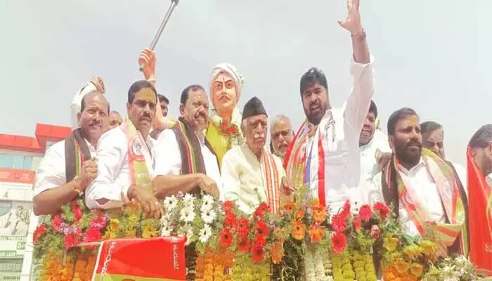 దొడ్డి కొమురయ్య పోరాట స్ఫూర్తి చిరస్మరణీయం : మాజీ గవర్నర్ బండారు దత్తాత్రేయ దొడ్డి కొమురయ్య పోరాట స్ఫూర్తి చిరస్మరణీయం : మాజీ గవర్నర్ బండారు దత్తాత్రేయ