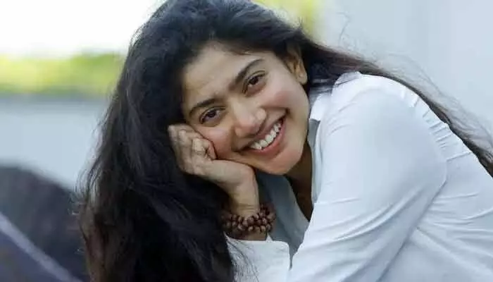 సాయిపల్లవి తదుపరి చిత్రంపై అప్డేట్.. త్వరలోనే షూటింగ్లో జాయిన్ కాబోతుందంటూ పోస్ట్ సాయిపల్లవి తదుపరి చిత్రంపై అప్డేట్.. త్వరలోనే షూటింగ్లో జాయిన్ కాబోతుందంటూ పోస్ట్