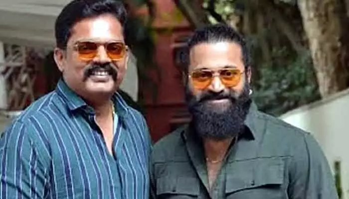 అన్ఫాలో చేశాకా వెళ్లి కలిశాను.. ఆయన ఏమన్నారంటే.. రిషబ్ శెట్టిపై నటుడు ప్రమోద్ శెట్టి కామెంట్స్ అన్ఫాలో చేశాకా వెళ్లి కలిశాను.. ఆయన ఏమన్నారంటే.. రిషబ్ శెట్టిపై నటుడు ప్రమోద్ శెట్టి కామెంట్స్