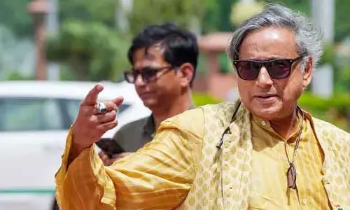 Shashi Tharoor: ఎంపీ శశిథరూర్‌పై దాడికి యత్నం.. గన్‌మెన్‌కు గాయాలు, ఐదుగురిపై కేసు నమోదు