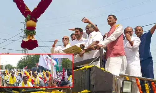 కర్ణాటకలో మంత్రి నారా లోకేష్ పర్యటన.. గజమాలతో ఘన సత్కారం