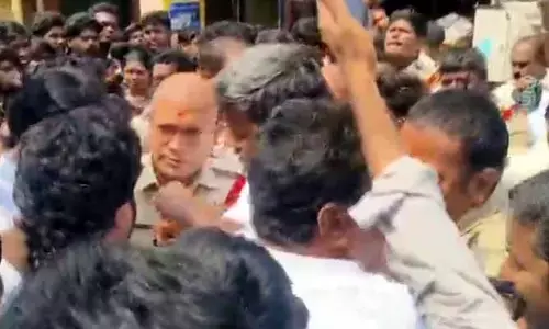 తిరుప‌తిలో వైసీపీ భారీ నిర‌స‌న‌.. ఉద్రిక్తత