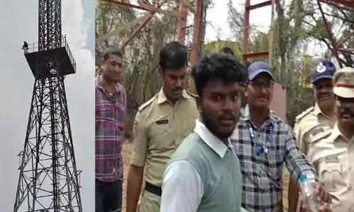 చింత‌ల‌కుంట రేడియో ట‌వ‌ర్ ఎక్కి వ్య‌క్తి హ‌ల్ చ‌ల్..!