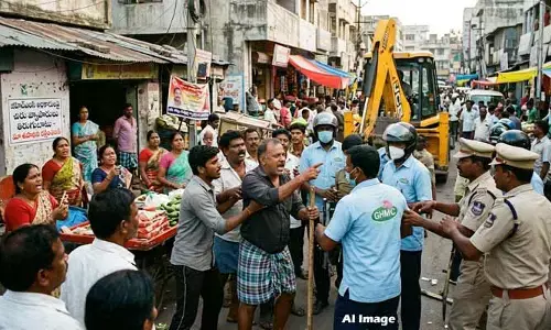 మోండా మార్కెట్‌లో ఉద్రిక్త పరిస్థితి: రణరంగంగా మారిన పోలీస్ స్టేషన్ పరిసరాలు