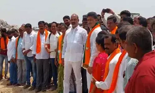 అబద్ధాల్లో సీఎంకు ఆస్కార్ ఇవ్వొచ్చు :  కేంద్ర మంత్రి బండి  సంజ‌య్