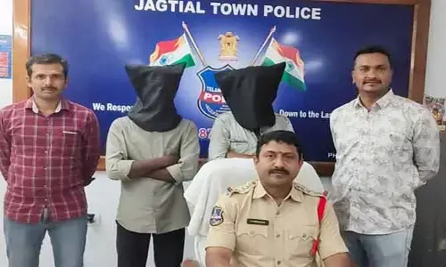 గంజాయి అమ్ముతున్న ఇద్దరు  అరెస్టు
