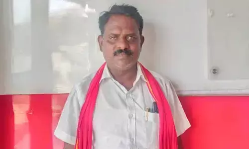 అడవి నుంచి యధేచ్ఛ‌గా మట్టి అక్రమ రవాణా